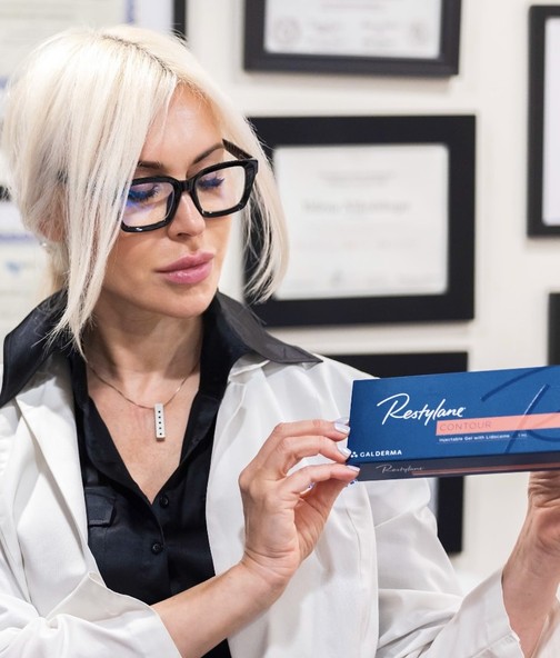 yeliana nikolskaya holding a product